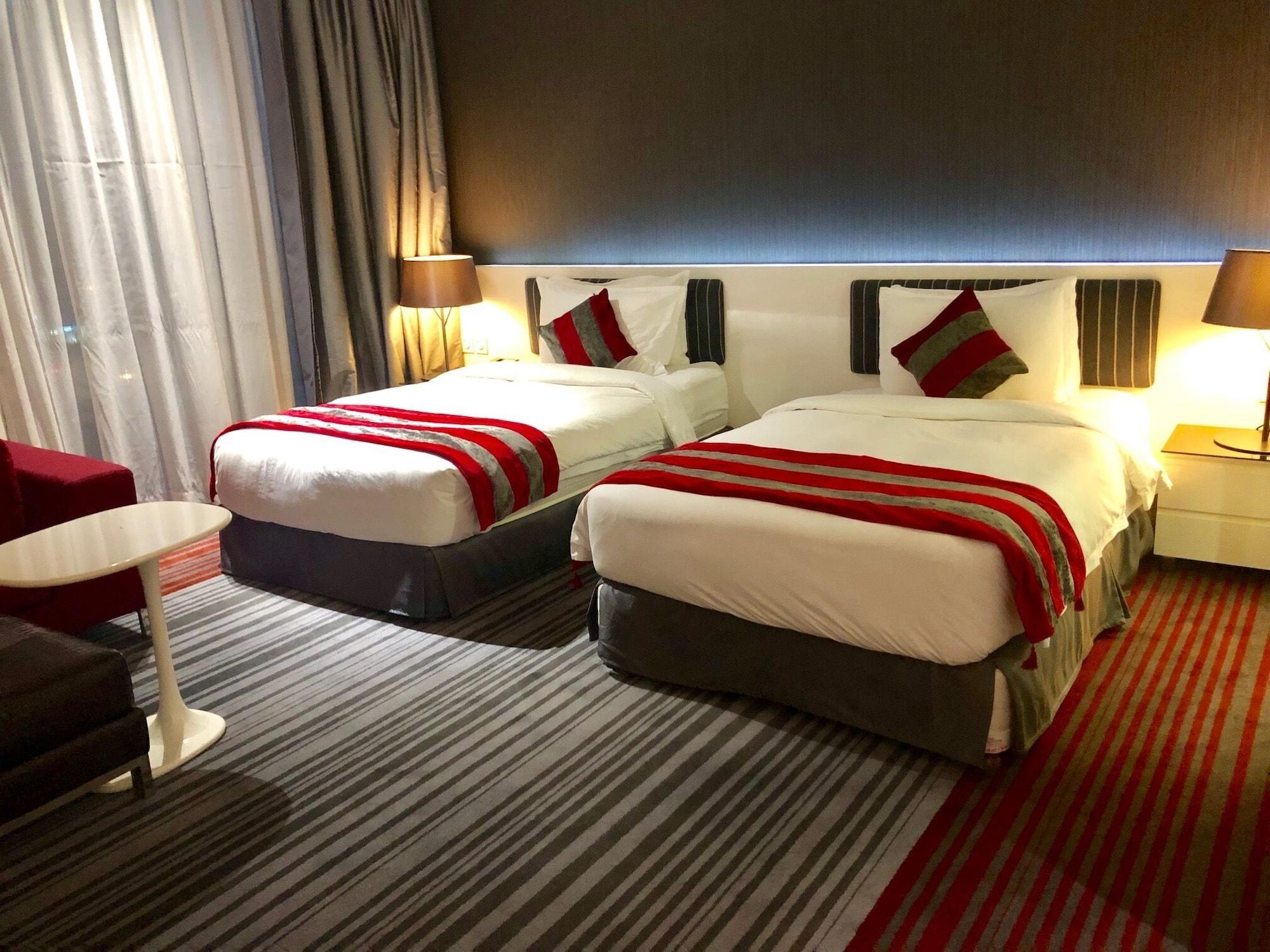 Ramee Grand Hotel And Spa Al Manamah Esterno foto A room at the hotel