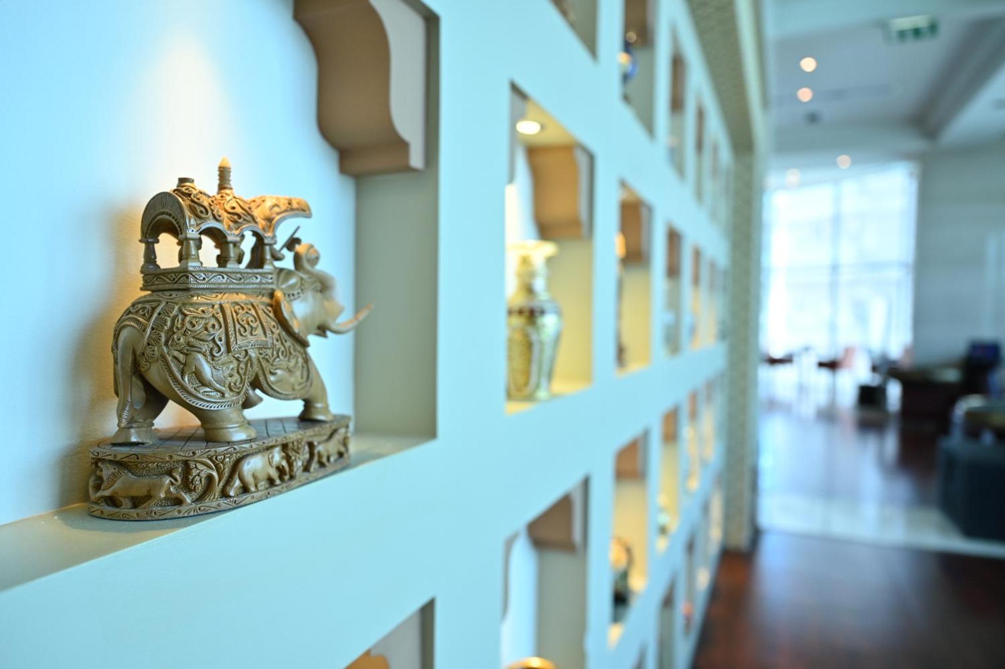 Ramee Grand Hotel And Spa Al Manamah Esterno foto Interior of the hotel