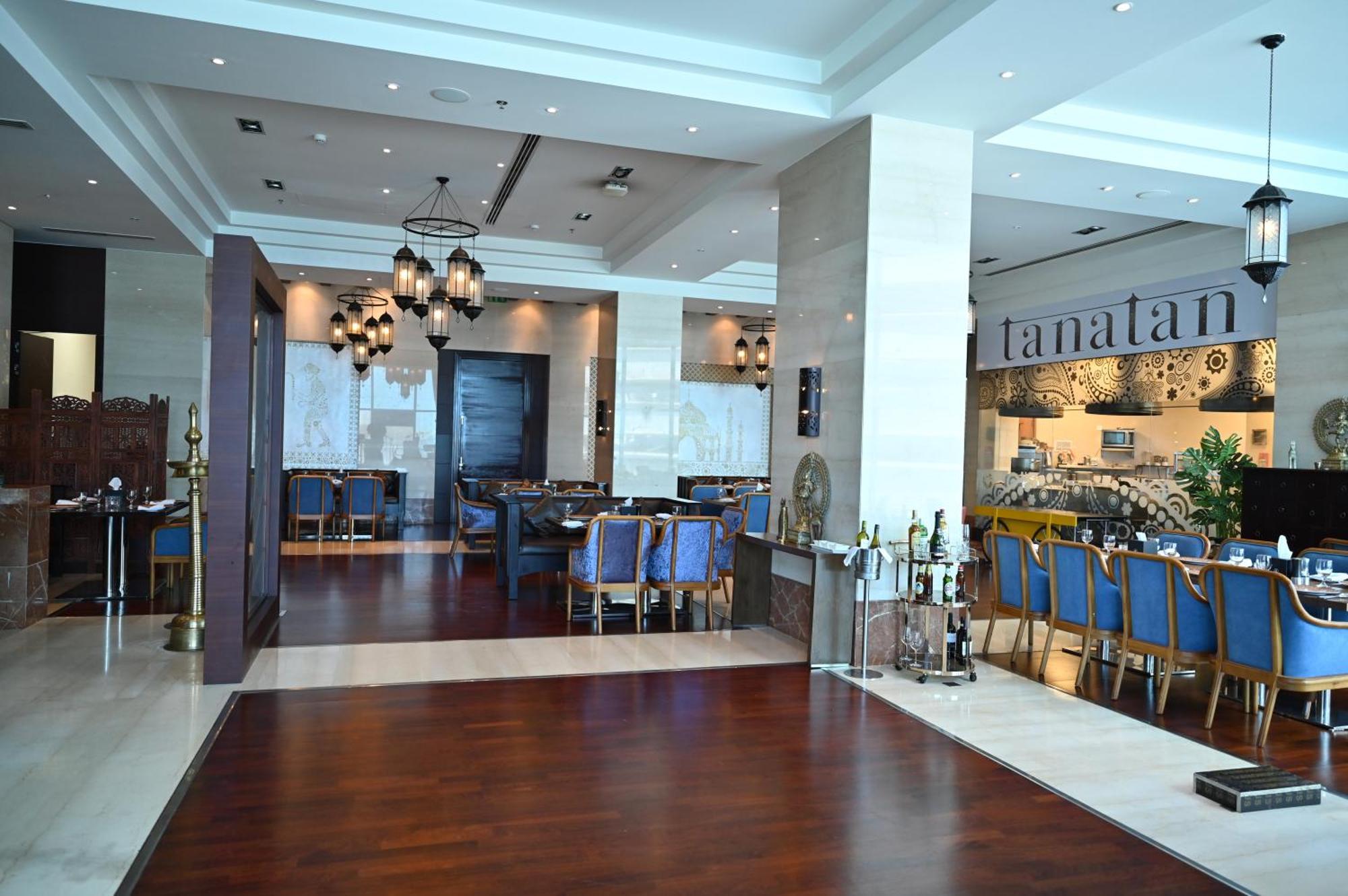 Ramee Grand Hotel And Spa Al Manamah Esterno foto Restaurant