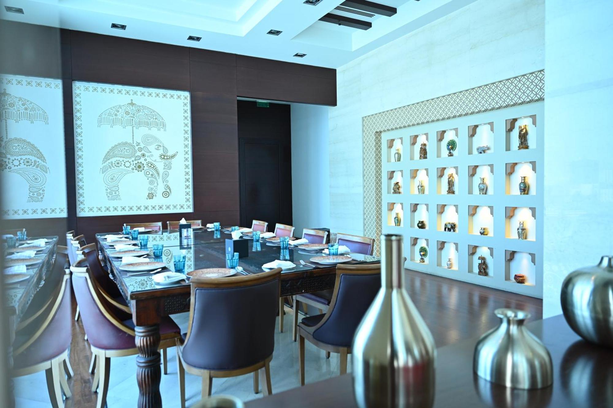 Ramee Grand Hotel And Spa Al Manamah Esterno foto The interior of the restaurant