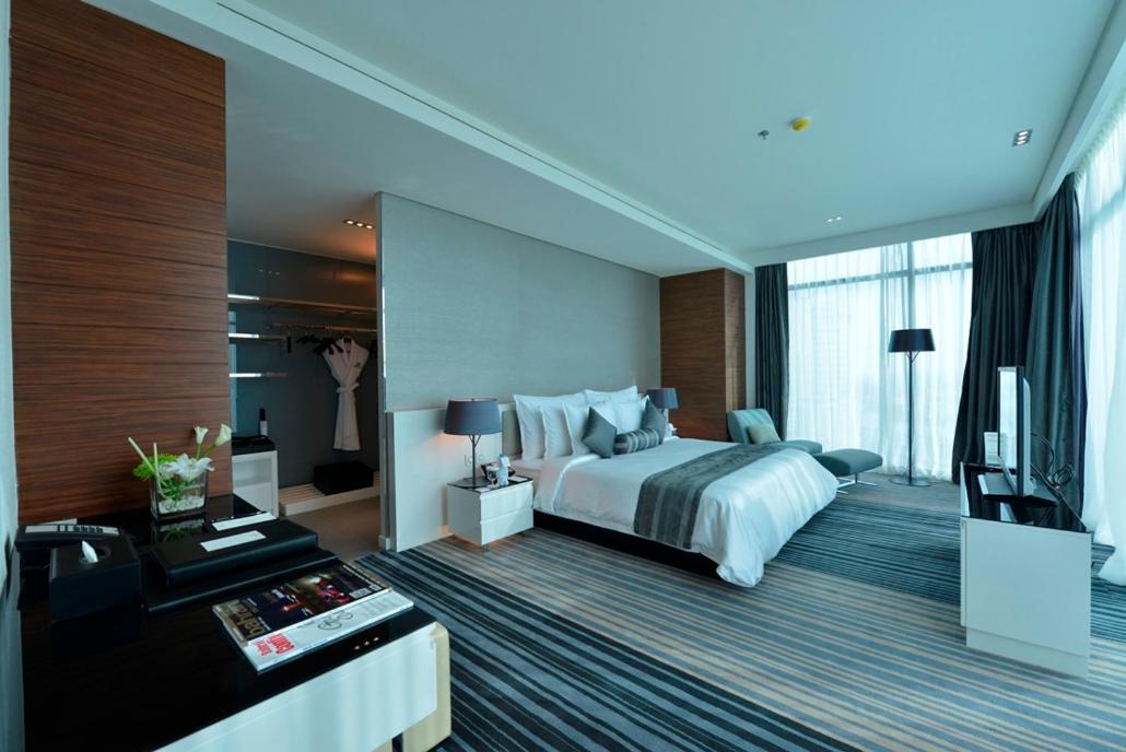Ramee Grand Hotel And Spa Al Manamah Esterno foto A bedroom at the hotel