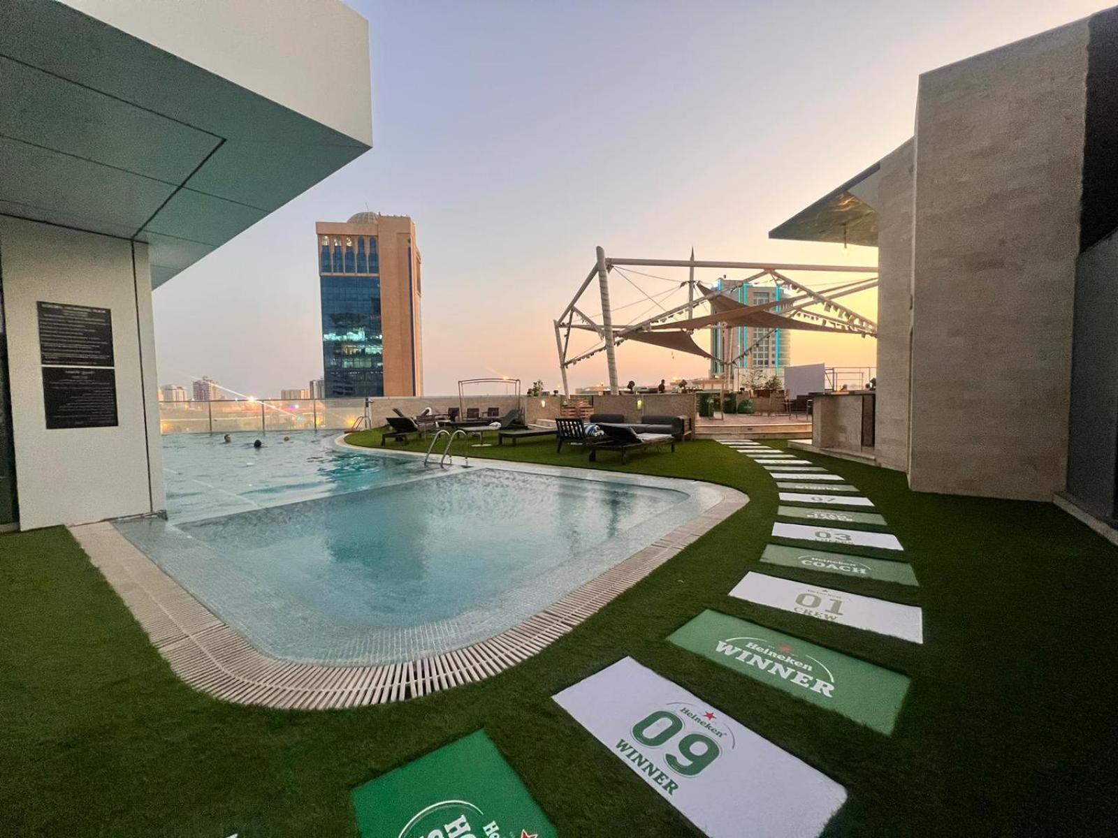 Ramee Grand Hotel And Spa Al Manamah Esterno foto Rooftop pool at the hotel