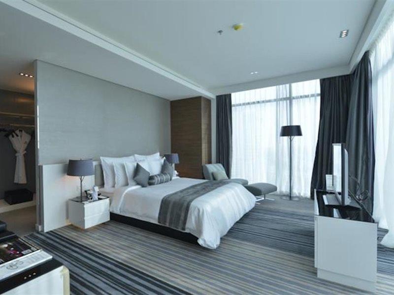 Ramee Grand Hotel And Spa Al Manamah Esterno foto A bedroom